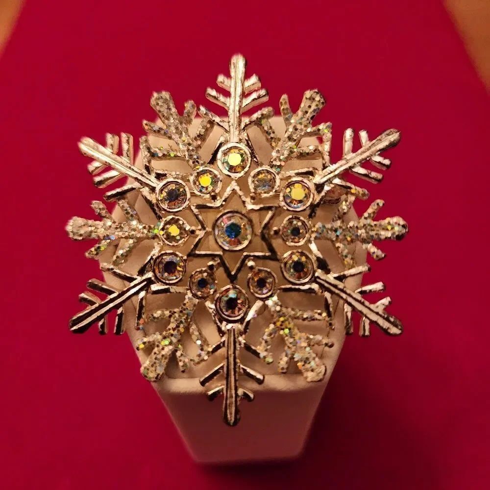Avon Vintage Signed Snowflake Lapel Brooch Pin with Crystals